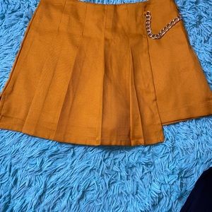 Brownish-orange half skort with chain